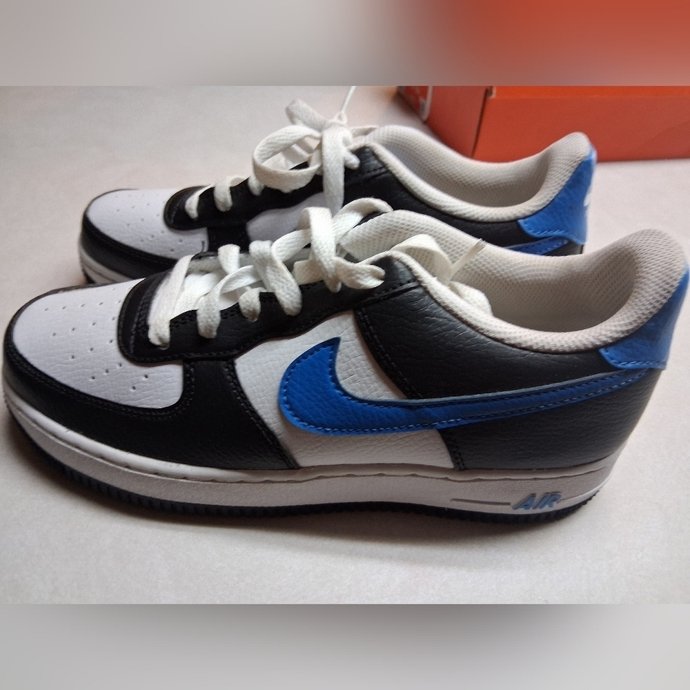 Air Force 1 LE - Picture 3 of 6